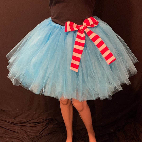 Tutus bleu ciel inspiré du Dr Seuss avec des nœuds à rayures rouges et blanches