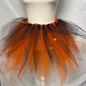 Handgjord svart och orange tutu: Flerskiktad tyllkjol