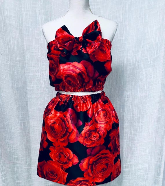 Women  strapless cocktail party outfit: floral design