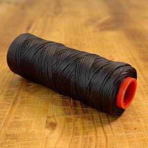 Spedizione dagli Stati Uniti Filo piatto in poliestere cerato per cucito a mano artigianale in pelle, spessore 1,0 mm (0,039 pollici), rotolo da 100 metri