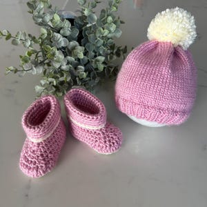 Newborn handmade baby hat/booties set | Personalized crochet baby booties/hat set | Baby shower gift  | Newborn photo prop hat and booties