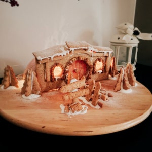 Gingerbread House Kit SVG, The Hobbit Gingerbread House PDF Cutting Files, Lord of The Rings, Hobbit huis voor Kerstmis, met deegrecept,