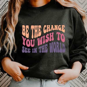 Sé el cambio que quieres ver en el mundo svg y png, cita motivacional para cricut y silueta, letras onduladas apiladas, inspirador