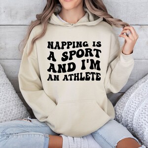SVG divertido, la siesta es un deporte y soy un atleta archivos svg para cricut y silueta, sarcasmo svg, archivos svg pereza, letras apiladas onduladas