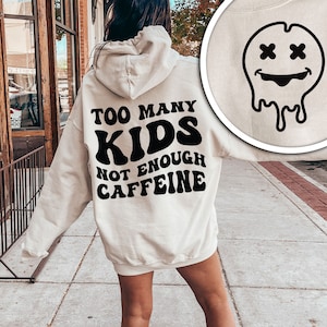 Trop d'enfants pas assez de caféine SVG, svg de vie de maman, fichiers pour Cricut et Silhouette, fichiers vectoriels SVG coupés, lettres rétro ondulées, maman fatiguée