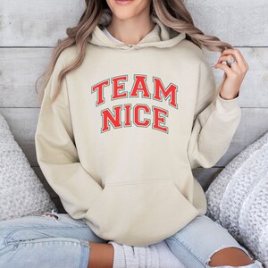 Team Nice Varsity SVG / Team Nice Varsity PNG / Sport natalizi Svg / Natale Png / Christmas Vibes Svg / download digitale