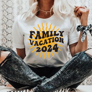 家族旅行 SVG、家族旅行 2024、もっと心配せずに旅行、面白い旅行 SVG ファイル、こんにちは夏、家族旅行 SVG ファイル、家族旅行が面白い