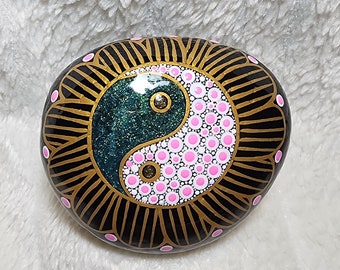 Yin Yang Mandala Stone, Painted Rock, Meditation Stone, Chinese Art, Room Decor, Paperweight, Garden Decoration