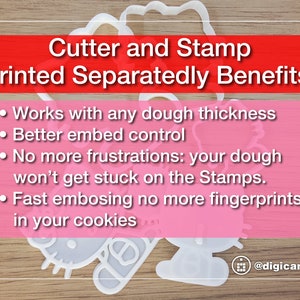 Puede incluir: Cortadores y sellos de galletas de pl&aacute;stico blanco en forma de personajes de dibujos animados. El texto de la imagen dice "Cutter and Stamp Printed Separatedly Benefits: Works with any dough thickness, Better embed control, No more frustrations: your dough won't get stuck on the Stamps. Fast embossing no more fingerprints in your cookies @digicanal3d"