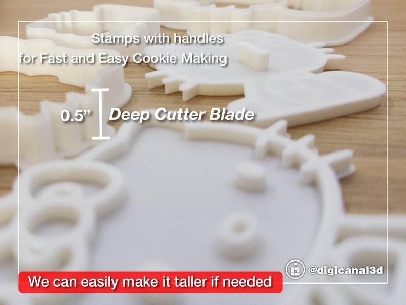 Puede incluir: Cortadores de galletas de pl&aacute;stico blanco con asas. Los cortadores tienen forma de varios animales. El texto "Stamps with handles for Fast and Easy Cookie Making" es visible. El texto "0.5" Deep Cutter Blade" tambi&eacute;n es visible. El texto "We can easily make it taller if needed" es visible. El texto "@digicanal3d" es visible.