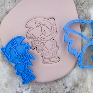 Sonic the Hedgehog Cookie Cutter Video Game Character . Gift for gamers . Polymer Clay, Fondant and Play Doh cutter Sega Games lover .