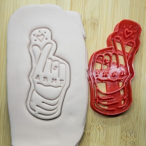 Jungkook&#39;s hand bts merchandise hearth cookie cutter fondant clay shape