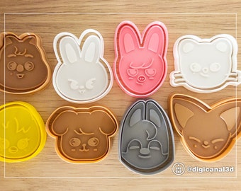 SKZOO Cookie Cutters Set of 8 models: Wolf Chan, Leebit, Dwaekki, Jiniret, Han Quokka, BbokAri, PuppyM, Foxl-Ny .  Stamps with Handle