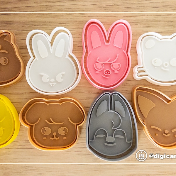 SKZOO Cookie Cutters Set of 8 models: Wolf Chan, Leebit, Dwaekki, Jiniret, Han Quokka, BbokAri, PuppyM, Foxl-Ny .  Stamps with Handle