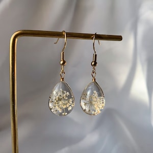 Pressed Flower Teardrop Earrings // handmade // Queen Anne’s Lace pressed flowers