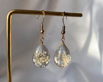 Pressed Flower Teardrop Earrings // handmade // Queen Anne’s Lace pressed flowers