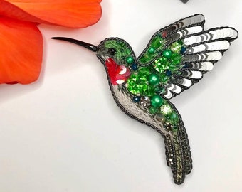 Broche Colibri à gorge rubis, épingle oiseau brodée à la main