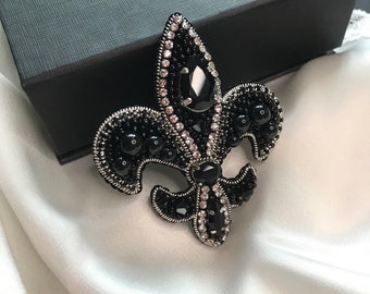 Black and Silver Fleur de Lis brooch pin, Vintage beaded brooch, handmade