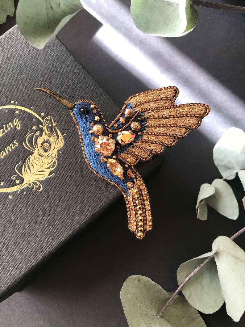 Golden Blue Hummingbird brooch, handmade embroidered bird pin zdjęcie 1