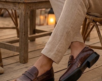 Mocassins homme marron en cuir croco | Chaussures à enfiler texturées façon crocodile faites main | Chaussures habillées et décontractées de luxe pour hommes
