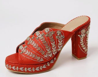 Tacones de novia de seda cruda naranja – Sandalias de boda bordadas para la novia, zapatos de tacón alto indios hechos a mano, calzado de plataforma