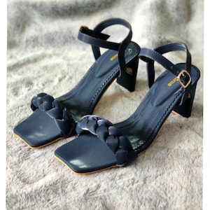 Extra wide closed toe sandals 2025
