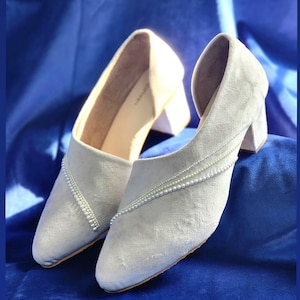 Cream/Ivory velvet women pumps block heels shoes with Hand embroidered pearls Women Wedding Heels