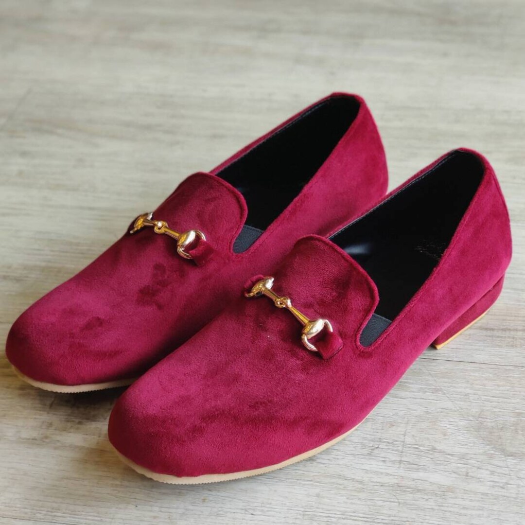 Men’s burgundy velvet loafer, slip on with chrome ornament. Excellent condition Men Burgundy Maroon Velvet Loafers Slips on Shoes Mocassins  main image 4