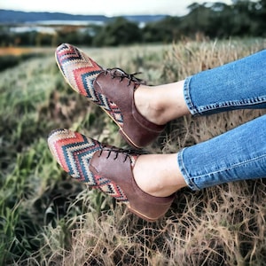 Mehrfarbige Schuhe Oxford Schuhe Frauen Handgemachte flache Schuhe für die Braut Braunes Leder Schnüren flache Oxford Schuhe Frauen Müßiggänger Bequeme Schuhe