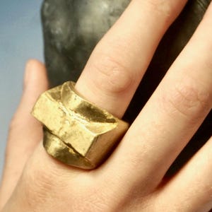 A sculpted ring with a top made of geometric shapes
