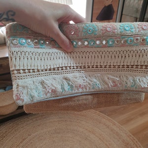 Bolso de Mujer. Cartera con adornos de estilo bohemio. Bolso Boho. Cartera artesanal para mujer. Bolso de Arpillera. Bolsos Artesanales.