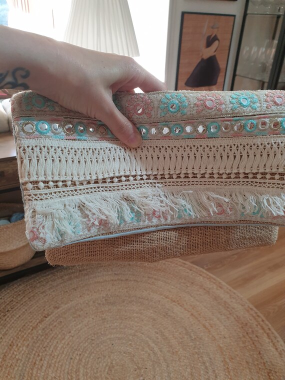 Bolso de Mujer. Cartera con adornos de estilo bohemio. Bolso Boho