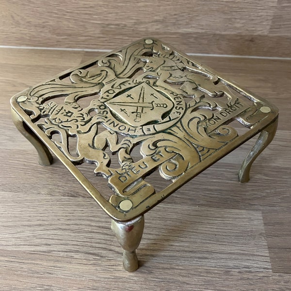 Vintage Dieu ET Mon Droit Royal Crest Brass Trivet