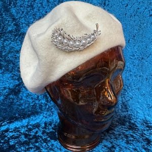 Beret With Feathers - Etsy display picture 3