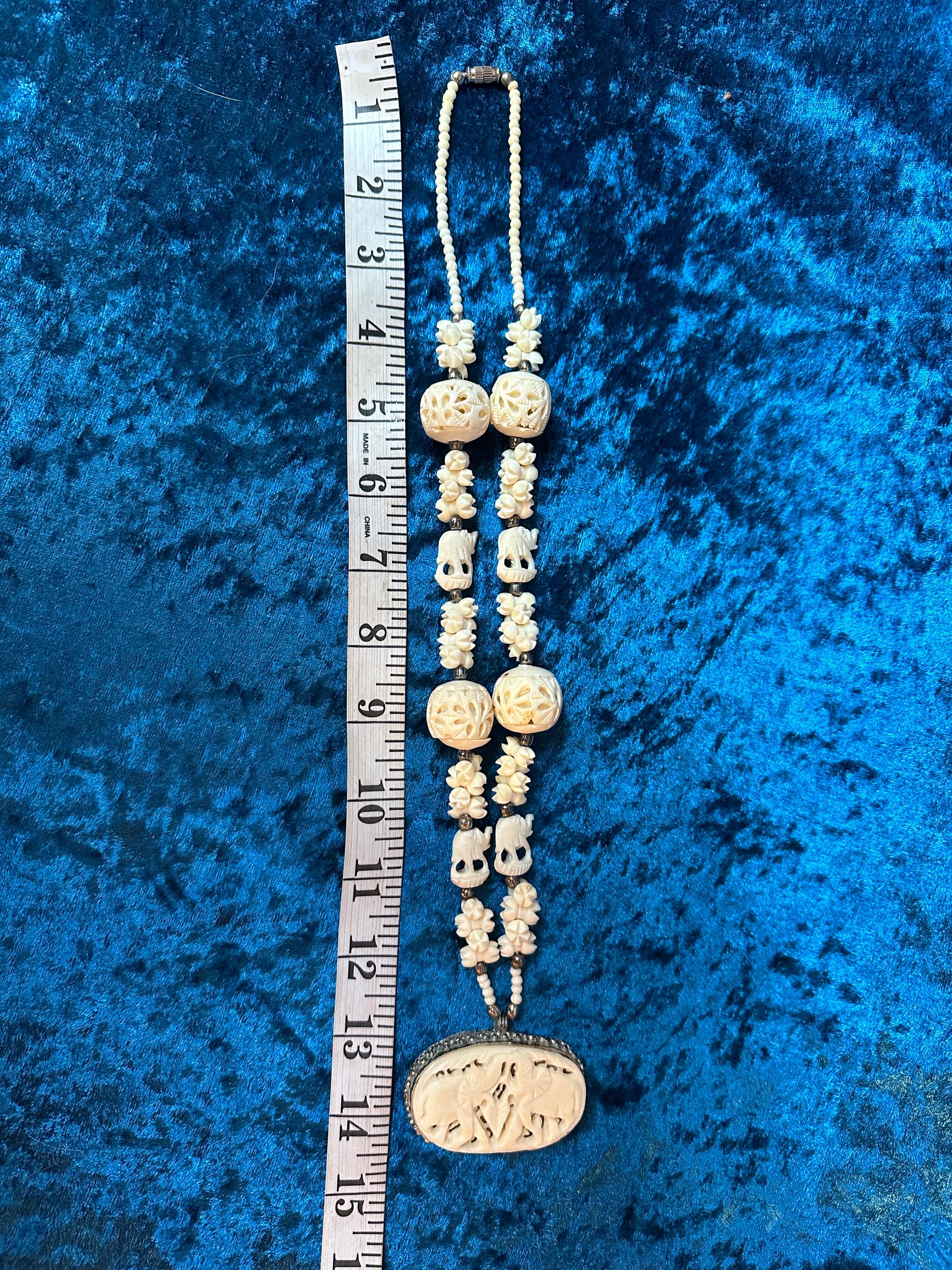 ヴィンテージの骨彫り象ネックレス - Etsy 日本