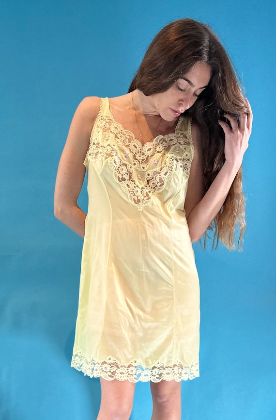 chinese dress ladies 00s VICTORIA'S SECRET Sunflower Yellow Lace Slip Dress (XS/S) main image 0