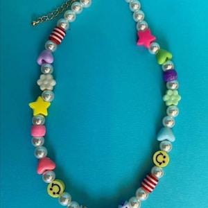 スマイリービーズハッピーネックレス