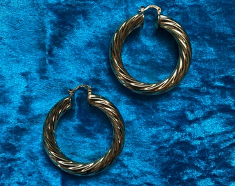 Gold hoop twisted earrings