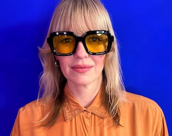 Retro 70&#39;s Vintage Style Square Sunglasses - Black & Yellow