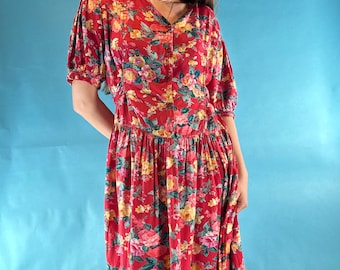Vintage 1980s Floral Printed Short Sleeve V Neck Midi Tea Dress.