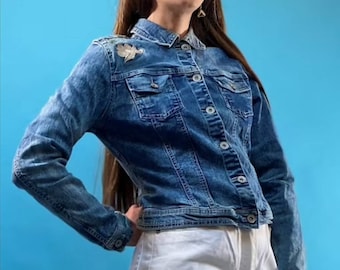 Vintage Denim Jacket With Floral Embroidery.