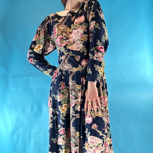Vintage 1980s Blue Pink Baroque Floral Printed Full Sleeve Pleated Midi Dress with Lace Peter Pan Collar.