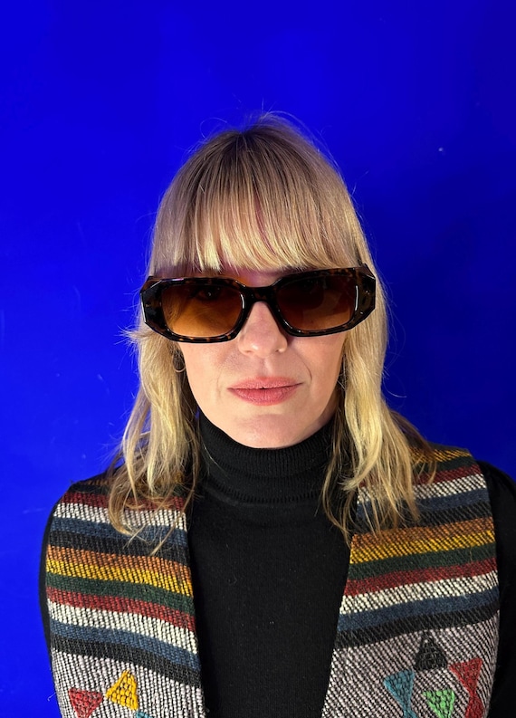 Vintage Rectangular Designer Style Sunglasses - T… - image 3