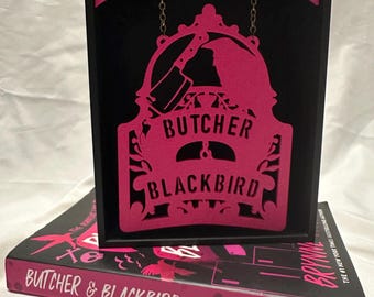 Butcher & Blackbird Book Nook - 3D Gedrucktes Dark Romance Swinging Schild, BookTok Regaleinsatz Geschenk