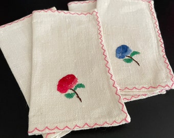 Floral embroidered cloth cocktail napkins set of 4