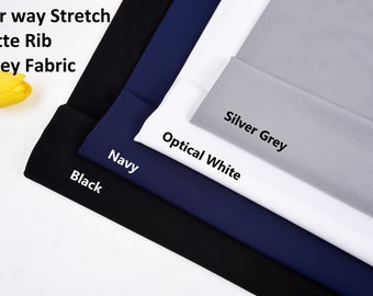 Puede incluir: Tejido de punto de canalé mate de cuatro vías en negro, azul marino, blanco óptico y gris plateado.