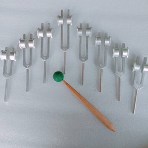 8 pc weighted harmonic  tuning fork set with mallet activator and pouch for sound healing kit for use meditation relaxation
