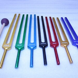 7 pc chakra color  tuning fork  with mallet activator and pouch for sound healing kit for use meditation relaxation