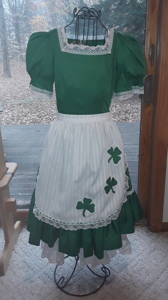 Scottish Highland Costume: Irish Washerwomen Dress