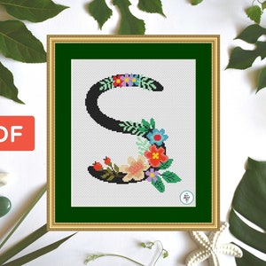 Patrón de punto de cruz con letra S floral: elegante diseño de bordado con monograma, punto de cruz inicial, punto de cruz botánico, descarga en PDF